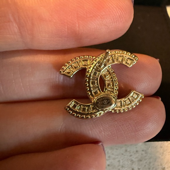 CHANEL Silver Earrings with Crystal Details - Picture 4 of 9